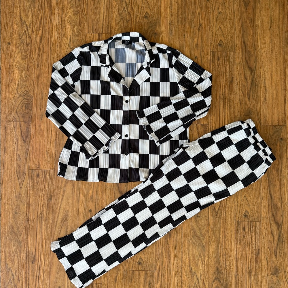 Dressed in LALA Long Sleeve Plissé Set in Checkerboard
